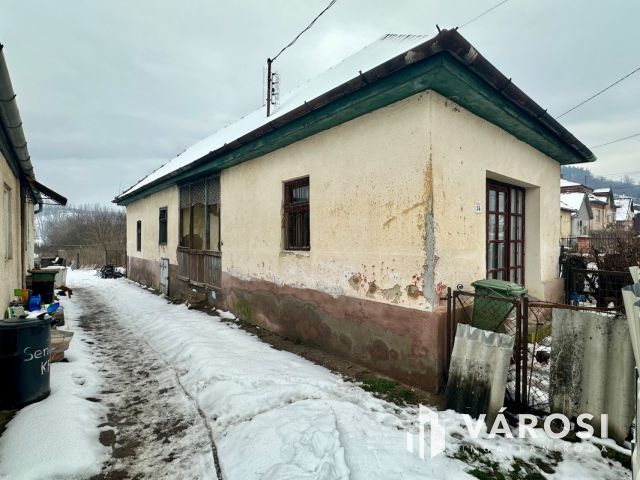 Karancslapujtőn kedvező áron kínált vályogház eladó!