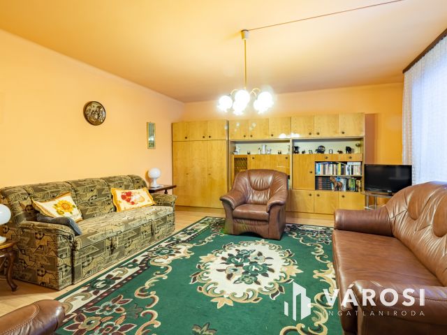 Három szobás ikerházfél eladó, Szigethalmon.