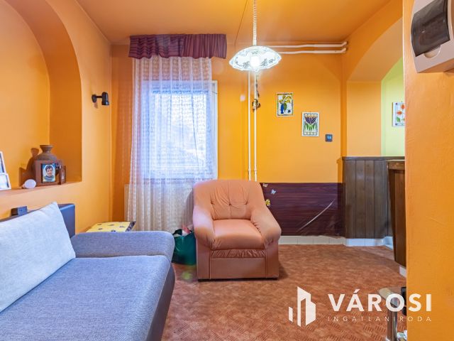 Három szobás ikerházfél eladó, Szigethalmon.