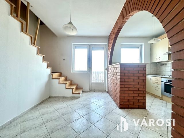 Frigyes krt.-on felújítandó ikerház eladó!