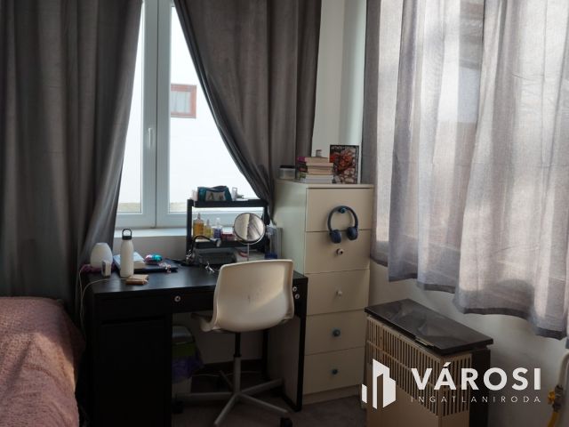 Tágas lakás kertrésszel kiváló helyen Vásárhelyen