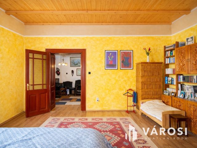 Nagyvonalú terek, polgári hangulat Békéscsaba belvárosában