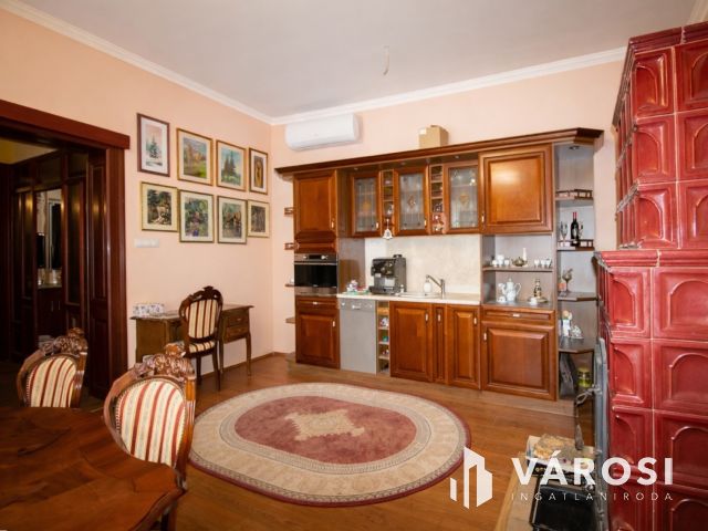 Nagyvonalú terek, polgári hangulat Békéscsaba belvárosában