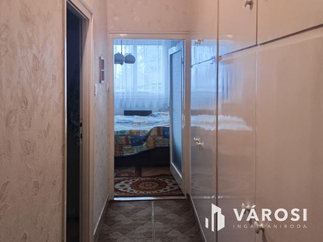 Körös-parton első emeleti, 2,5 szobás téglalakás eladó!