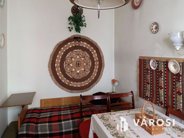 Körös-parton első emeleti, 2,5 szobás téglalakás eladó!