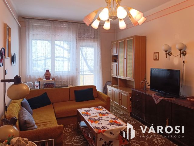 Körös-parton első emeleti, 2,5 szobás téglalakás eladó!