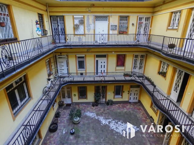 Remek elhelyezkedéssel a Csaba utcában!