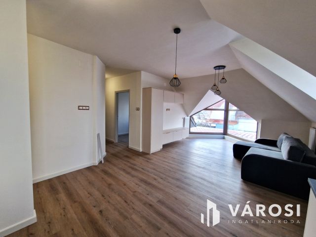 Korszerűsített Prémium Ingatlan, ÜZLET+2LAKÁS