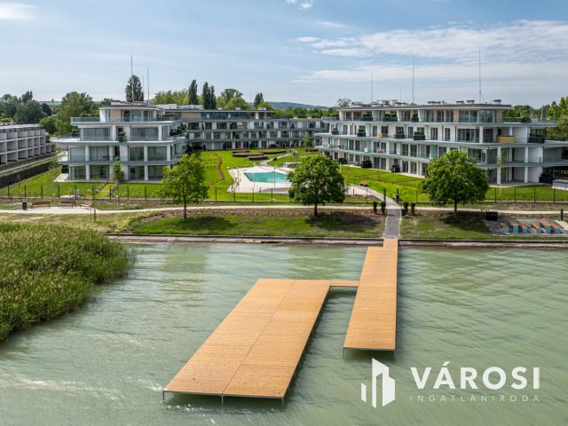 Új építésű prémium vízparti lakás Balatonszemesen