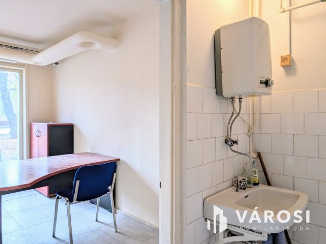 Belvárosi iroda, üzlethelyiség eladó Békéscsabán!