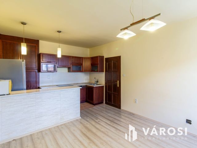 Jó elrendezés a TIK mellett és a belváros határán