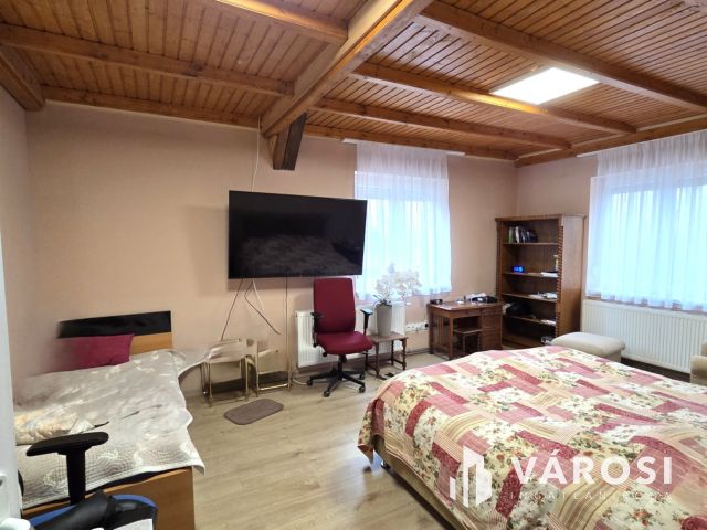 Madárcsicsergős otthon nagy kerttel – ház Debrecen határán