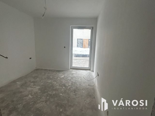 1. emeleti új lakás terasszal és saját kerttel Árpád hídnál