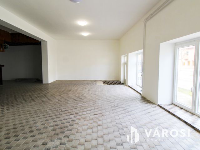 Földszinti társasházi lakás