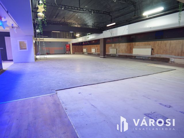 Kiadó közel 1000m2-es üzlethelység a Belvárosban!
