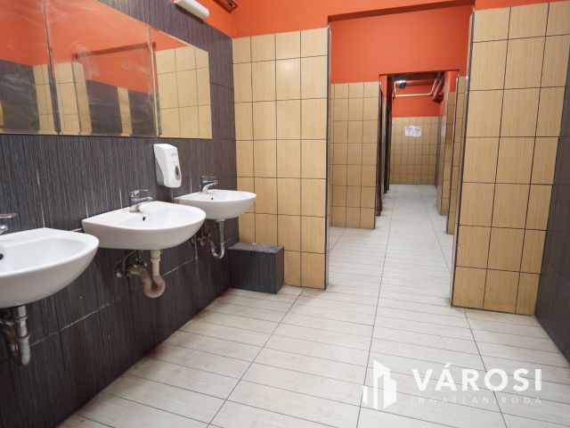 Kiadó közel 1000m2-es üzlethelység a Belvárosban!