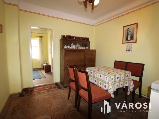 Nyugodt vidéki otthon jó alapokkal