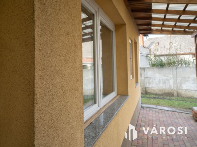 Eladó családi ház Dunaszeg központjában