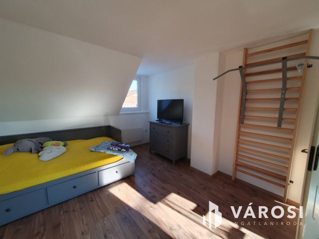 Kiváló, újszerű napelemes ikerfél Széplakon eladó