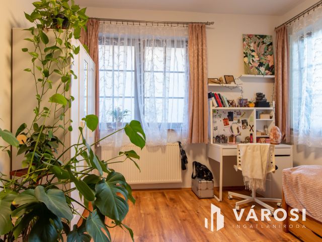 Egyszintes kényelem, exkluzív kert, időtálló minőség