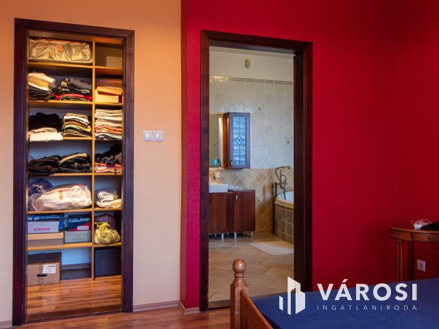 Egyszintes kényelem, exkluzív kert, időtálló minőség