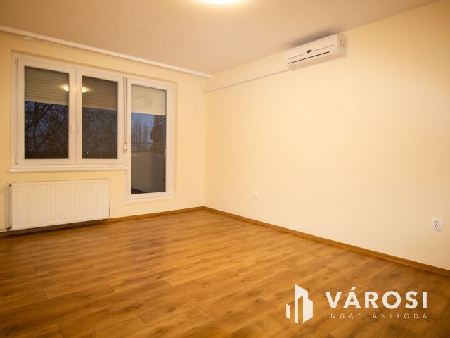 Azonnal költözhető, felújított, belvárosi lakás