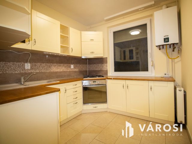 Azonnal költözhető, felújított, belvárosi lakás