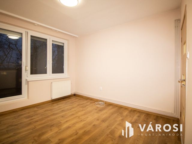 Azonnal költözhető, felújított, belvárosi lakás