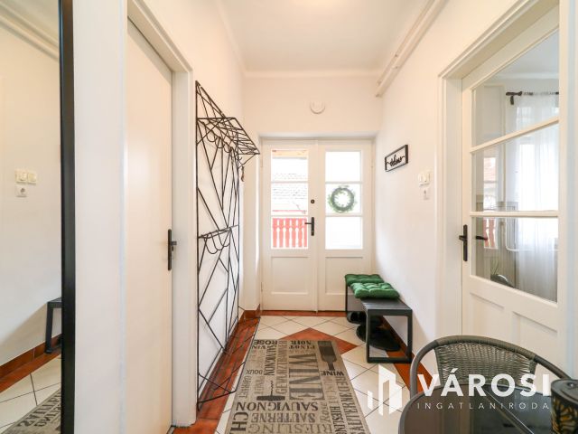 Felújított téglaház közel a Szarvasi úthoz