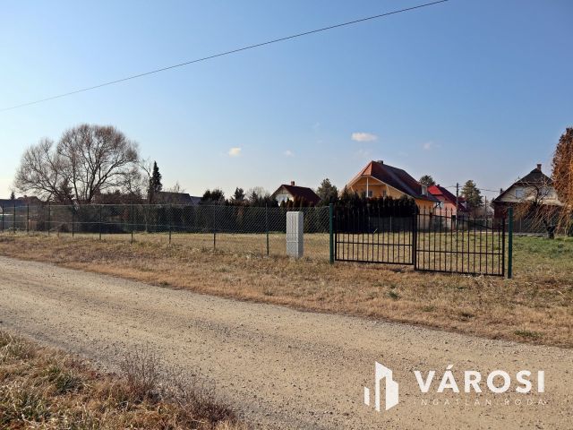 Balatonkeresztúron közművesített építési telek