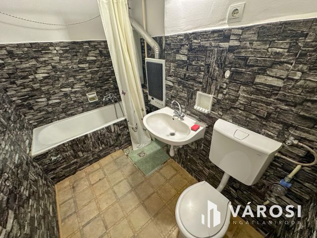 Belváros közelében 3 szobás lakás eladó!