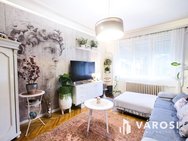 Meglátni és megszeretni: extra, 3. emeleti, erkélyes lakás