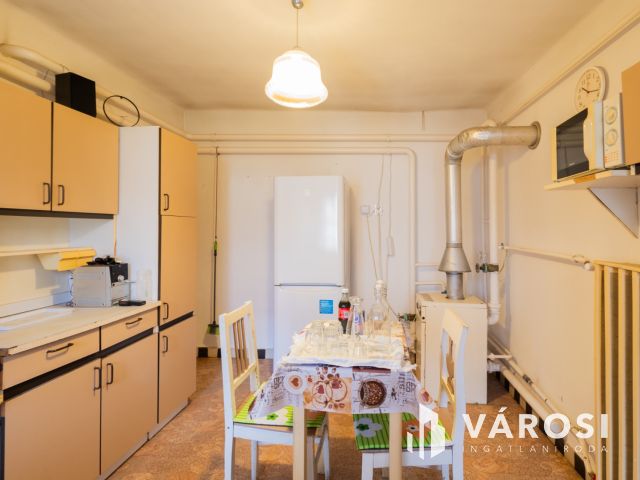 Tágas terek, jó szerkezet, belváros közeli lokáció