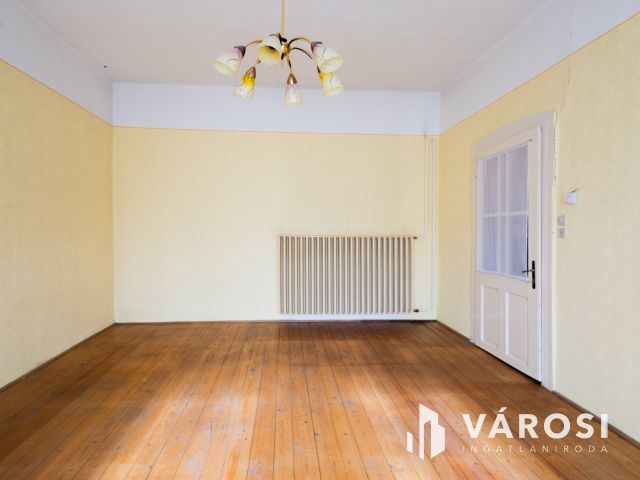 Tágas terek, jó szerkezet, belváros közeli lokáció