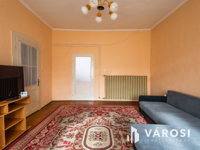 Tágas terek, jó szerkezet, belváros közeli lokáció