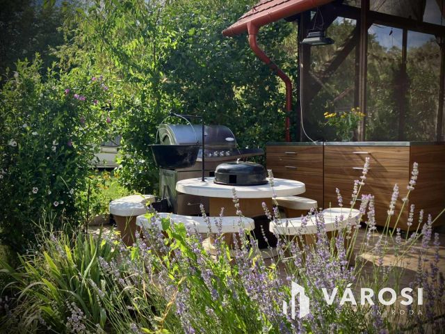 Álombirtok Pesthez közel