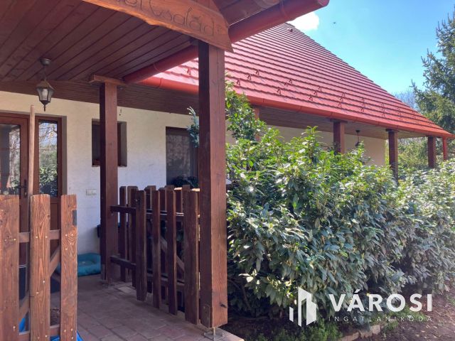 Álombirtok Pesthez közel