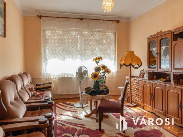 2 szobás családi ház Doboz központjában