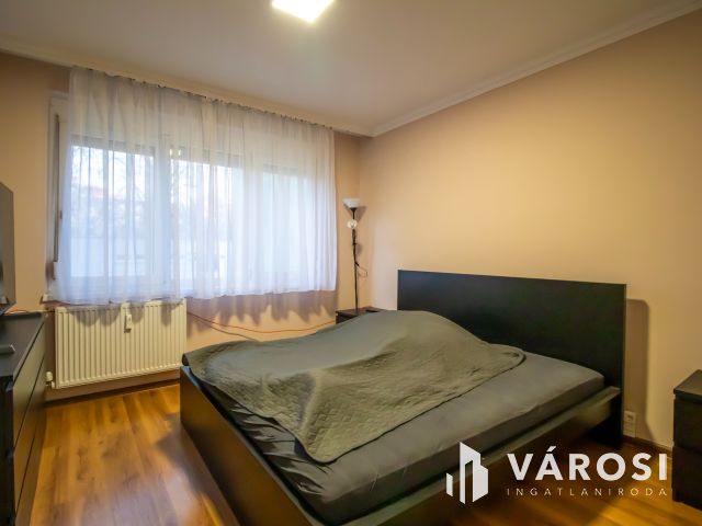 Gyönyörűen felújított 2 szobás lakás a belváros határán