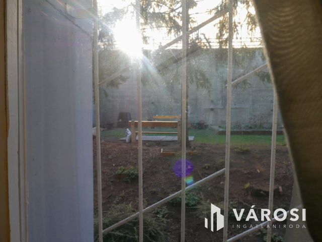 Vidám, zöld belső udvarra néző lakás kiadó a Budai Vár alatt