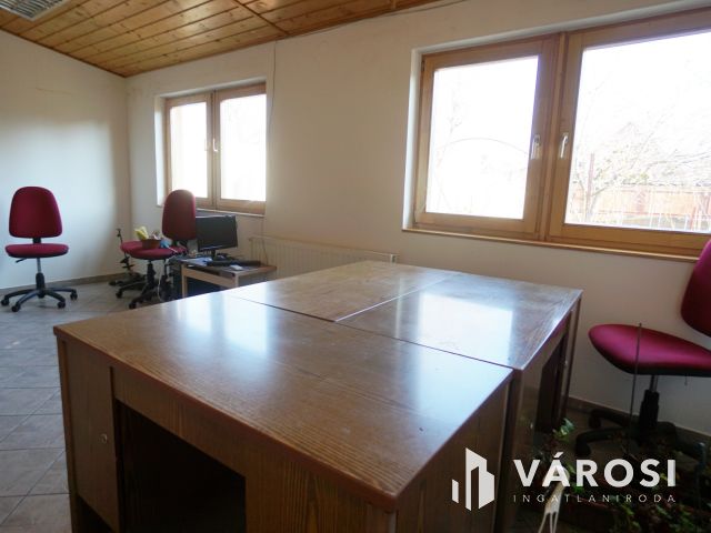 Azonnal költözhető több generációs ház a központban eladó