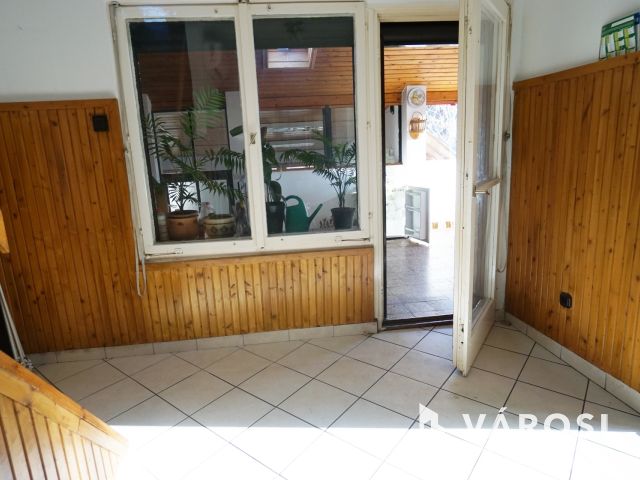 Azonnal költözhető több generációs ház a központban eladó