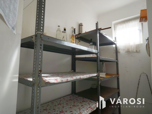 Azonnal költözhető több generációs ház a központban eladó