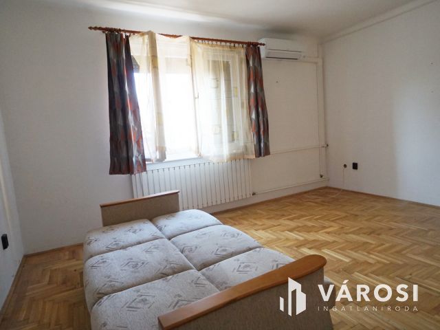 Azonnal költözhető több generációs ház a központban eladó