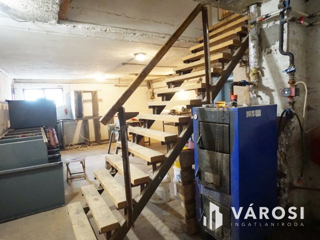 Azonnal költözhető több generációs ház a központban eladó