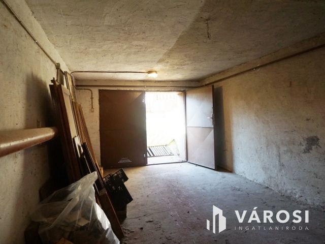 Azonnal költözhető több generációs ház a központban eladó