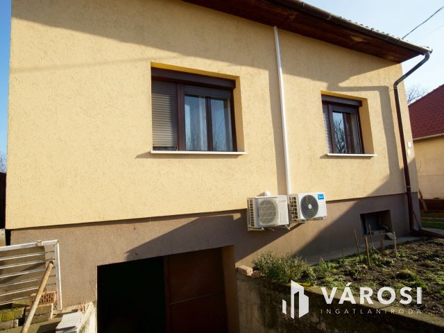 Azonnal költözhető több generációs ház a központban eladó