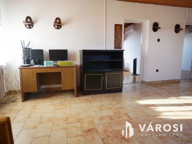 Azonnal költözhető több generációs ház a központban eladó