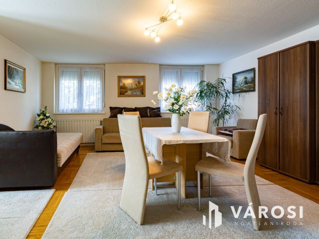 Turai kastély mellett, 4 szoba, nappalis családi ház eladó