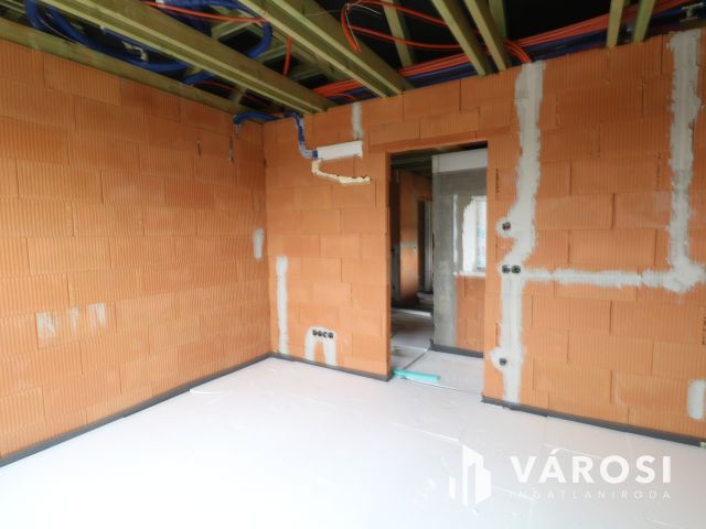 Szöregen kulcsrakész családi ház eladó.